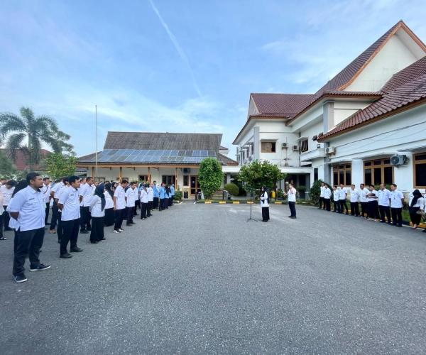 Kepala BKPSDMD Kunjungi Dinas PUPRPRKP Saat Apel Pagi, Sampaikan Core Values BerAkhlak
