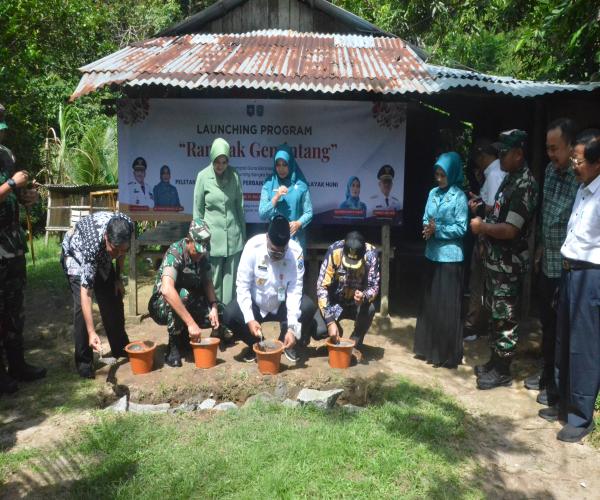 Pj. Gubernur Letakkan Batu Pertama Pembangunan RTLH di kabupaten Belitung