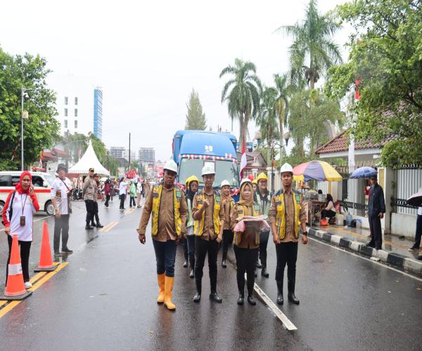 Dinas PUPRPRKP Babel Tampilkan Mobile Training Unit pada Pawai Kendaraan Hias HUT RI ke-80