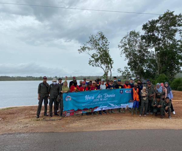 Bersihkan Irigasi Peringati Hari Air Dunia