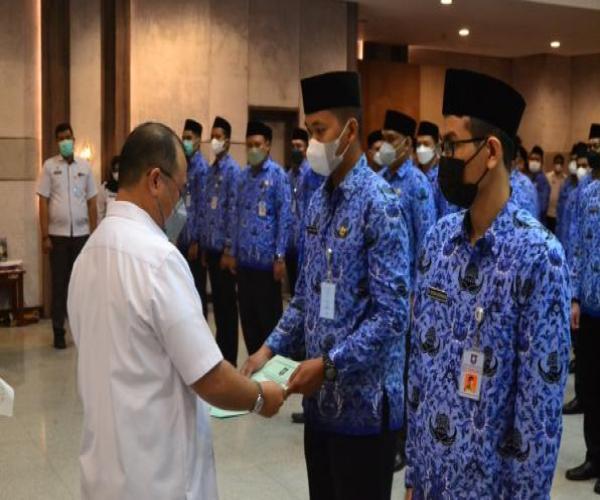 Kukuhkan 113 ASN, Gubernur Berpesan Jangan Mengejar Jabatan Secara Instan