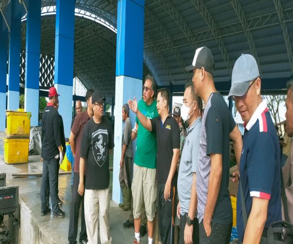Kadis Jantani Bersama Pj Gubernur Kunjungi TPI Pantai Muara Sungai Baturusa