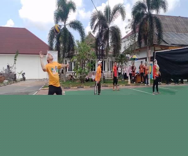 Rayakan Hari Bakti PU ke-78, Kadis Jantani Ikuti Lomba Volly