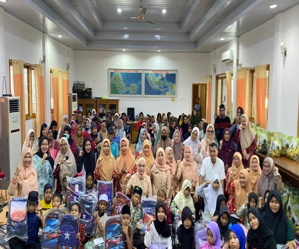 DWP Dinas PUPRPRKP Babel Berbagi di Bulan Ramadan, Salurkan 110 Paket Sembako dan Peralatan Sekolah
